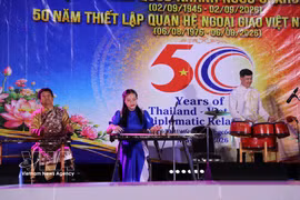 Un numéro artistique lors de la célébration du 81e anniversaire de la Révolution d’Août et de la Fête nationale du Vietnam, organisée le 2 septembre en Thaïlande. Photo : VNA