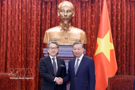 Le dirigeant To Lam reçoit le président du conseil d’administration de la JBIC Maeda Tadashi