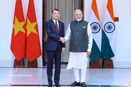 Le Premier ministre Le Minh Hung (à gauche) et son homologue indien Narendra Modi. Photo : VNA