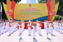 Lors de la cérémonie d'ouverture du Gala mondial de la musique de la police 2025 à Hanoï. Photo : VNA