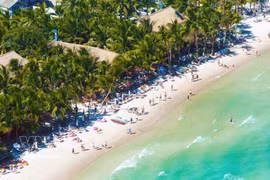 Selon Lonely Planet, Phu Quoc compte parmi les plus belles plages du Vietnam. Photo: VNA