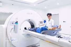 Le système d’imagerie UCT 960, équipé de l’intelligence artificielle, a été mis en service à l’Hôpital général international de Hai Phong. Photo : VNA