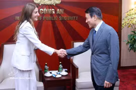 Le ministre de la Sécurité publique, Luong Tam Quang, et la dirigeante d'Ericsson Vietnam, Rita Mokbel. Photo : VNA