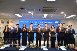 Le vice-Premier ministre Ho Quoc Dung a souhaité que le FPT renforce son rôle de passerelle technologique entre le Vietnam et la République de Corée. Photo : VNA