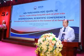 Le vice-ministre permanent de la Culture, des Sports et du Tourisme, Le Hai Binh, s'exprime lors de la conférence. Photo : Hải Trần