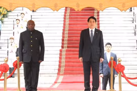 Le président vietnamien Luong Cuong (à droite) et son homologue burundais, Évariste Ndayishimiye. Photo : VNA