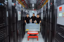 Le Groupe de l’industrie et des télécommunications de l’Armée (Viettel) a officiellement mis en service le 6 février, le système de supercalculateur NVIDIA DGX B200, le premier du genre détenu par le Vietnam. Photo : Nhandan