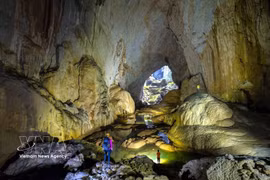 L’immense espace à l’intérieur de la grotte de Son Doong. Photo: VNA