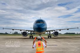Vietnam Airlines collabore avec des partenaires nationaux et internationaux pour utiliser ce carburant sur des lignes intérieures et internationales. Photo : VNA
