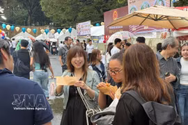 De nombreux Japonais au festival. Photo : VNA