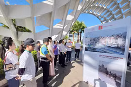 L’événement « Da Nang-Copenhague : un parcours vert au bord du fleuve Han », organisé le 20 juin 2026 au parc APEC de Da Nang par le Comité populaire municipal, en coordination avec l’ambassade du Danemark au Vietnam, visait à renforcer les échanges et la coopération entre les deux parties en matière de développement urbain vert et durable. Il s’inscrivait dans le cadre des célébrations du 55e anniversaire de l’établissement des relations diplomatiques entre le Vietnam et le Danemark (1971-2026). Photo: VNA