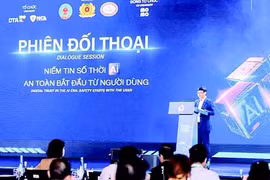 La session de dialogue "Confiance numérique à l'ère de l'IA : la sécurité commence avec l'utilisateur" du forum "Confiance numérique dans la finance 2026". Photo : https://nhandan.vn/