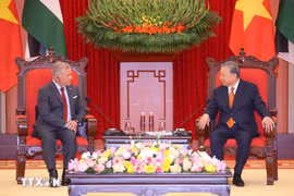 Le roi de Jordanie Abdullah II Ibn Al Hussein rencontre le secrétaire général du Parti Tô Lâm (droite). Photo: VNA