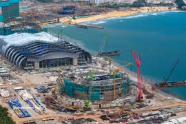 Des travaux de construction sont en cours au Centre de congrès pour l'APEC 2027. Photo : VNA