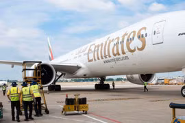Emirates, la plus grande compagnie aérienne du Moyen-Orient, a annulé tous ses vols, y compris ceux à destination du Vietnam. Photo : znews.vn