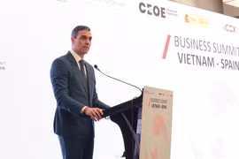Le Premier ministre espagnol Pedro Sanchez s'exprime lors du Forum d'affaires Vietnam-Espagne,