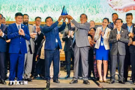 Le riz Ông Cua ST25 du Vietnam a remporté pour la troisième fois le concours "Meilleur riz du monde", lors de la 17ᵉ Conférence mondiale sur riz à Phnom Penh. Photo : Vietnamplus