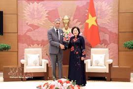 La vice-présidente de l'Assemblée nationale Nguyen Thi Hong et le secrétaire général du MIU, Miguel Mejía. Photo : VNA