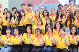 Lors du lancement de la 18ᵉ édition de la campagne « Printemps du volontariat » (Xuân tình nguyên) le 3 janvier à Hô Chi Minh-Ville. Photo :VNA