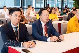 L’ingénieur aéronautique Tran Thang (premier à gauche) assiste au Congrès central du Front de la patrie vietnamienne en janvier 2026. Photo : VNA