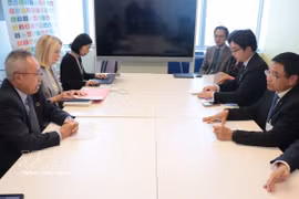 Le vice-Premier ministre Nguyen Van Thang rencontre Li Junhua, secrétaire général adjoint des Nations Unies chargé des affaires économiques et sociales. Photo : VNA