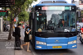 Ho Chi Minh-Ville prévoit d'offrir la gratuité sur 135 lignes de bus. Photo : VNA