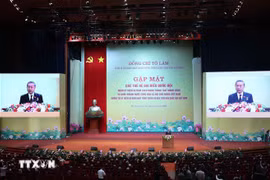 Le secrétaire général du Parti communiste du Vietnam (PCV), Tô Lâm préside le 27 août à Hanoï une rencontre avec des générations de députés. Photo : VNA