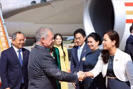 Le roi du royaume hachémite de Jordanie, Abdallah II Ibn Al Hussein est arrivé l’après-midi du 12 novembre à Hanoï pour entamer une visite officielle au Vietnam du 12 au 13 novembre 2025, à l’invitation du président de la République socialiste du Vietnam, Luong Cuong. Photo : VNA