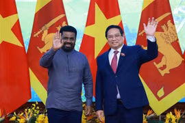Le Premier ministre vietnamien Pham Minh Chinh (droite) et le président sri-lankais Anura Kumara Disanayaka. Photo : VNA