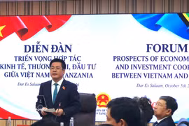 Le vice-président de l’Assemblée nationale du Vietnam, Nguyen Hong Dien, s’exprime lors du forum. Photoe : Département de la promotion du commerce