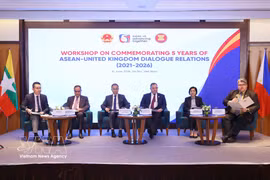 Des délégués participent au séminaire ASEAN–Royaume-Uni marquant le 5e anniversaire de l’établissement du partenariat de dialogue entre l’ASEAN et le Royaume-Uni. Photo : VNA