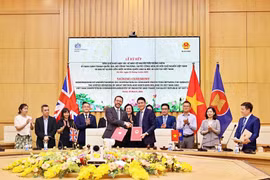 Lors de la cérémonie de signature du protocole d'accord. Photo : VNA