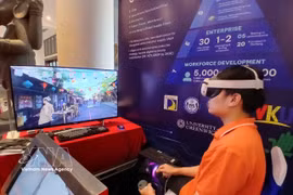 Dà Nang attire les investissements dans les activités de recherche, de conception, de fabrication, de conditionnement et de test de puces électroniques. L’industrie des semi-conducteurs de Dà Nang est étroitement liée aux industries électroniques, à l’intelligence artificielle (IA) et à l’écosystème d’innovation. Photo : VNA