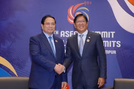 Le Premier ministre Pham Minh Chinh (droite) et le président philippin Ferdinand Romualdez Marcos Jr. Photo : VNA