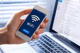 Selon le Speedtest Global Index d'Ookla d'août 2026, la capitale Hanoï a enregistré une vitesse médiane de téléchargement sur Internet mobile de 493,37 Mbit/s. Photo fpt.vn