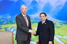 Le Premier ministre Pham Minh Chinh (droite) et le ministre des Affaires étrangères, João Gomes Cravinho. Photo : VNA