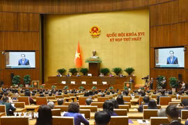 Le président de l'Assemblée nationale, Trân Thanh Mân, prononce le discours de clôture de la première session de la 16e législature de l'Assemblée nationale. Photo : VNA