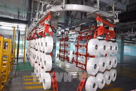 Une usine qui fabrique des fibres et des tissus synthétiques. Photo : VNA