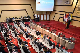 Le secrétaire général de l'ASEAN, Kao Kim Hourn, annonce les résultats du 48e sommet de l'ASEAN et des réunions connexes qui se sont tenues récemment aux Philippines. (Photo : VNA)