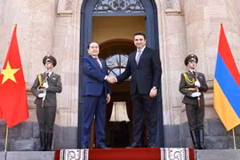 Le président de l'Assemblée nationale (AN) Tran Thanh Man (gauche), en visite officielle en Arménie, et président de l'Assemblée nationale arménienne Alen Simonyan. Photo : VNA