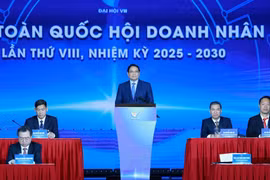 Le Premier ministre exhorte les jeunes entrepreneurs vietnamiens à l'intégrité et à l'innovation pour l'essor national. Photo : VNA