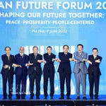 Le Premier ministre Lê Minh Hung (centre) et les Premier ministres lao Sonexay Siphandone, cambodgien Hun Manet, thaïlandais Anutin Charnvirakul et est-timorais Xanana Gusmão, ainsi que le secrétaire général de l’ASEAN Kao Kim Hourn posent pour une photo de groupe lors de l’ouverture du Forum de l'avenir de l'ASEAN 2026 à Hanoï. Photo: VNA 