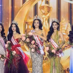 Le top 5 de Miss Charm Vietnam 2026. Photo : Comité d’organisation