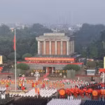 La place Ba Dinh, lieu emblématique de l'histoire vietnamienne, est le théâtre d'un défilé militaire et populaire majestueux, célébrant le 80e anniversaire de la Révolution d'Août et de la Fête nationale (2 septembre). Photo: VNA