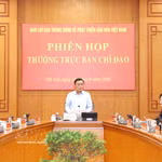 Le membre du Politburo et membre permanent du Secrétariat du Comité central du Parti, Trân Câm Tu, préside la réunion, à Hanoi, le 25 septembre. Photo : VNA