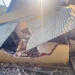 Des roches déplacées par les secousses ont fini leur course dans la cuisine d'une maison familiale. Photo : vtv.vn