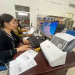 Des agentes publiques de la commune de Xuân Hoa, dans la province de Thanh Hoa, collectent des données foncières. Photo : VNA