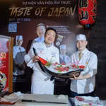 Hirokazu Tomisawa, ambassadeur de bonne volonté de la cuisine japonaise (à gauche), participera à l'événement «Taste of Japan 2026». Photo du restaurant Hatoyama