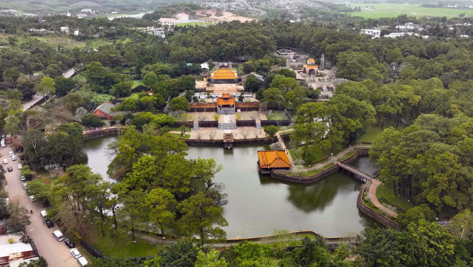 Le tombeau du roi Tu Duc (Khiem Lang) a été construit sur le côté droit de la colline Canh Vong dans le village de Thuy Ba, quartier de Thuy Xuan, ville de Hue. Photo : Vu Sinh – VNA