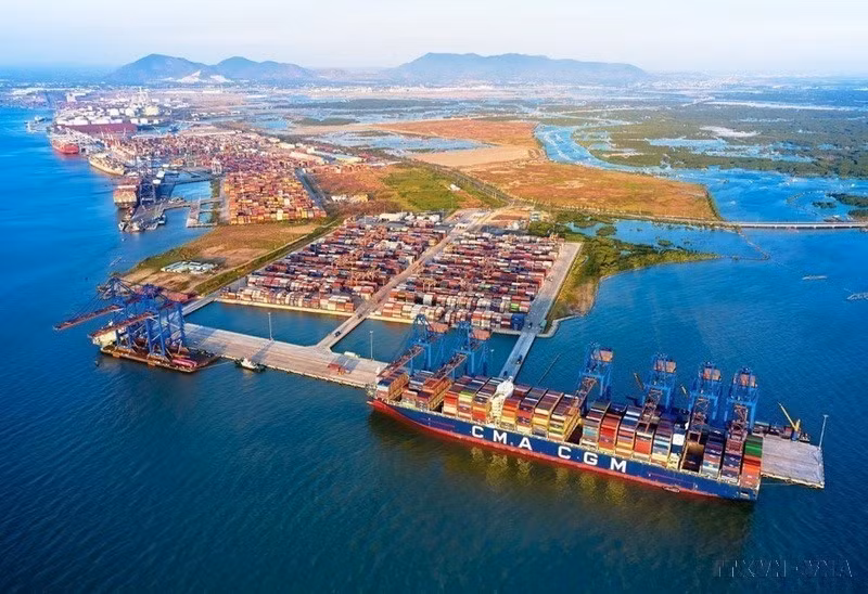 Le Vietnam figure parmi les économies à la croissance dynamique. En photo: Le port international de Gemalink, à Ba Ria - Vung Tau, constitue un hub stratégique au service de l’industrie, du commerce et de l’intégration internationale. Photo : VNA